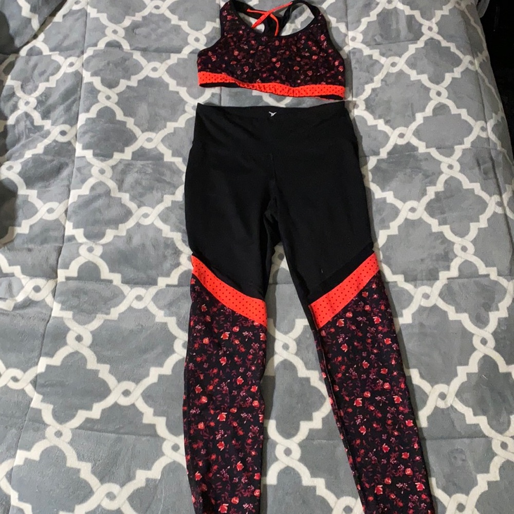 old navy active matching sports bra and leggings